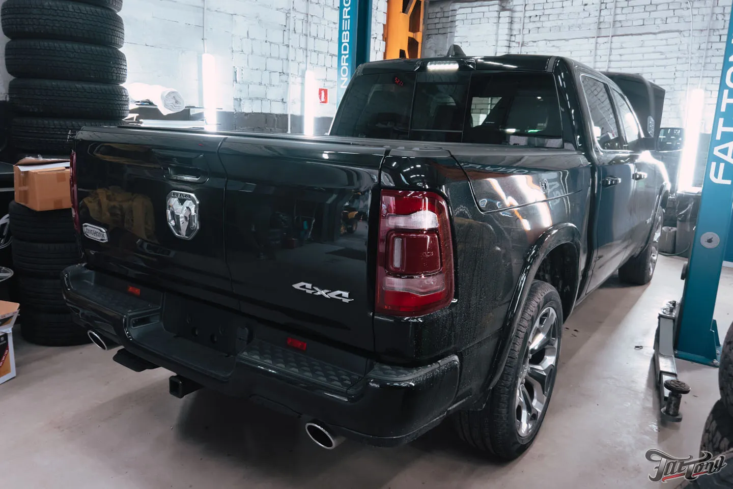 Установка жесткой крышки кузова для RAM 1500 Longhorn